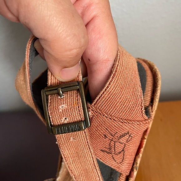 John Fluevog Pindowns Raquel apricot colored wedges size 11. - Picture 9 of 13